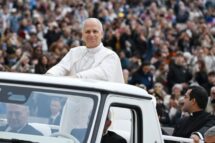 Leão XIV: a informação muda, mas jamais deve ceder à banalidade e fake news