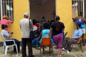 Espanha, Decreto regularizará 500 mil migrantes. Bispos: ato de justiça social