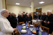 O Papa chega de surpresa ao almoço com os bispos do Peru