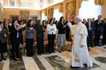 Papa: dialogar de forma autêntica com a sociedade sem ser absorvido por ela