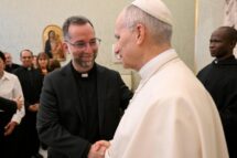 “Rezar para retornar ao coração do mundo”, a bússola do Papa para 2027