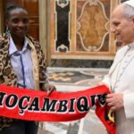 Papa a jovens líderes: “Só quem cuida dos mais pequeninos pode fazer coisas grandes”