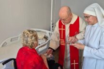 Rio do Oeste/SC: o amor e a paciência das Pequenas Missionárias com os idosos