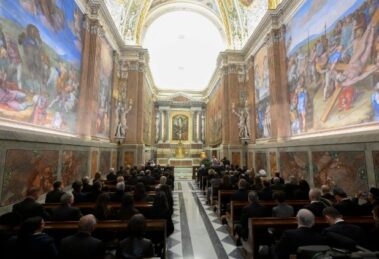 “Iluminados por uma glória escondida”, os Exercícios Espirituais para a Quaresma