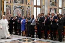 Papa sobre formação cristã: cuidar da prevenção a abusos dentro das comunidades