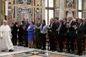 Papa sobre formação cristã: cuidar da prevenção a abusos dentro das comunidades