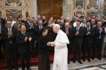 Papa a funcionários do Vaticano: rezar por quem passa por onde você cuida