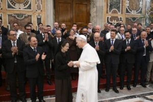 Papa a funcionários do Vaticano: rezar por quem passa por onde você cuida