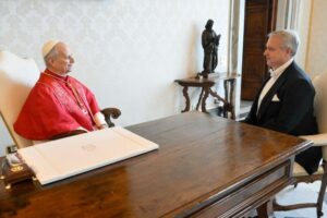 Papa recebe em audiência o novo embaixador da Hungria