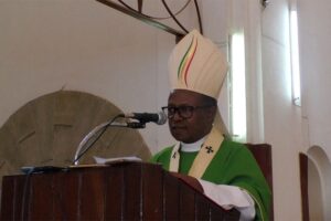 Dom Inácio Saúre chama jovens a combater corrupção e injustiças em Moçambique