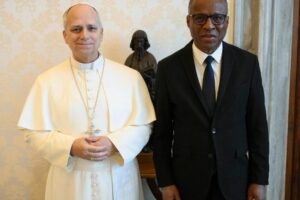 Reforçar as relações com a Santa Sé