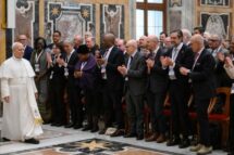 Papa: a saúde em perigo devido às guerras, o mais absurdo atentado contra a vida