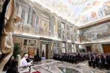 Papa: nenhum jovem deve ser deixado “no banco de reservas”