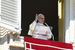 Papa: silenciar televisores e smartphones para escutar Deus nesta Quaresma