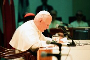 Os Papas e a linguagem desarmada que cura