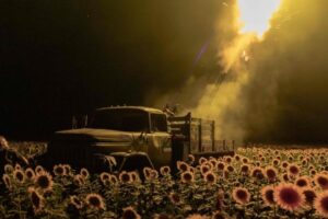 Ucrânia: 4 anos após o início da guerra, um balanço dramático de mortos