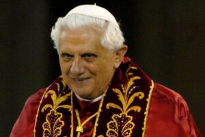 Ratzinger e a Igreja que acolhe deixando livres