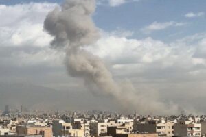 EUA e Israel atacam o Irã, Trump quer mudança de regime