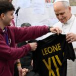 Paróquia no Quarticciolo, luz do amor no bairro, diz Papa a jovens