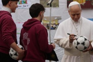 Um Deus amigo que se faz moradia entre nós