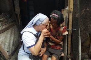 Alimento e consolação nas Filipinas pelas Missionárias do Santíssimo Sacramento