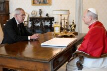Papa em audiência no Vaticano com o presidente da Áustria