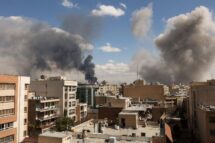 Irã lança ataque em larga escala, visando Israel e vários países do Golfo