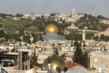 Jerusalém: lugares santos e uma escola ultrajados pela violência