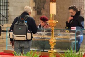 Assis, um povo peregrino do mundo inteiro para rezar com São Francisco