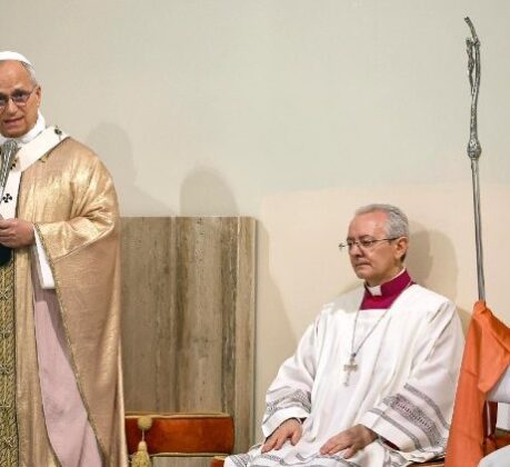 O Papa: Deus doa sempre luz e esperança e aqueles que o invocam devem buscar a paz