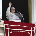 O Papa no Angelus: a fé pede-nos que abramos os olhos para as feridas do mundo