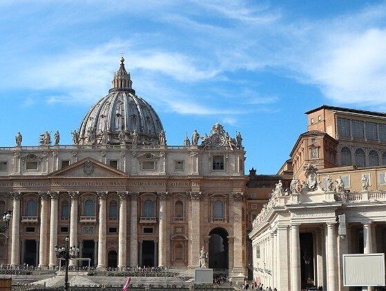 Processo vaticano, declarada “nulidade relativa” da primeira instância. Julgamento será reaberto