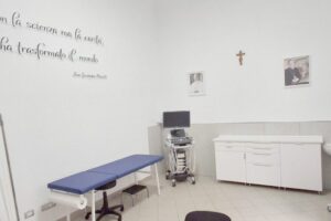 Itália: em Acerra, que o Papa visita em maio, inaugurado um posto de saúde aos pobres