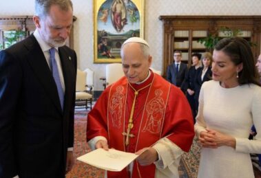 Leão XIV recebe a família real espanhola em audiência