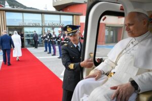 Papa acaba de deixar o Principado de Mônaco para retornar ao Vaticano