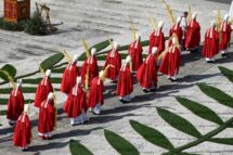 Papa confia à Maria os crucificados de hoje: rejeitar a guerra com o Rei da paz