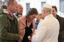 O Papa recorda as vítimas inocentes de Graz