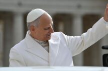 O Papa: a Lumen Gentium explica positivamente a natureza e a missão dos leigos