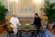 Papa a Zelensky: próximo dos ucranianos, é urgente toda ajuda humanitária