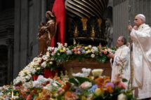 O Papa: ressuscitados com Cristo, podemos dar vida a um mundo novo, de paz e de unidade