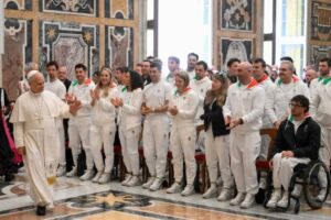 Papa aos atletas: em tempos de guerra, o esporte promove a lógica do encontro