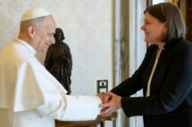 Reitora de universidade católica apresenta ao Papa projetos educativos na África