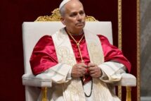 Papa: pela paz, basta com a loucura da guerra, da idolatria de si mesmo e do dinheiro