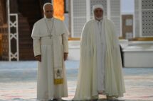 Papa na Grande Mesquita de Argel: podemos aprender a nos respeitar mutuamente
