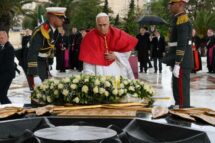 “O futuro pertence aos homens e às mulheres de paz”: Papa visita Monumento dos Mártires em Argel