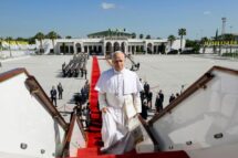 Papa deixa a Argélia para seguir a Camarões, segunda etapa da viagem à África