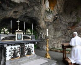 De Massabielle ao Vaticano: o elo eterno entre Santa Bernadette e os Papas