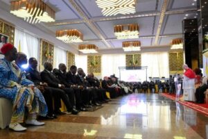 Papa em Camarões: “O mundo tem sede de paz, chega de guerras!”