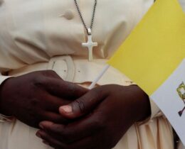 Papa em Bamenda: em oração pelo dom da paz e da reconciliação