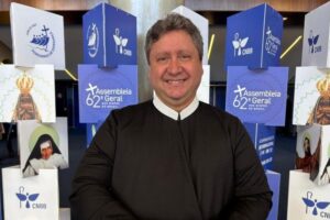 Padre Catalfo: temos uma nova geração que busca uma experiência de fé saudável